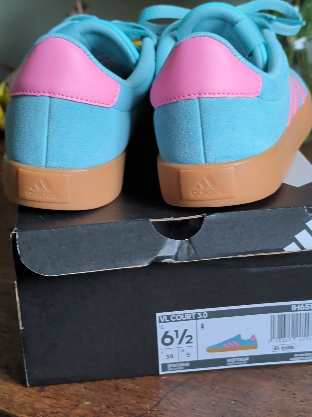 Adidas Women's Turquoise and Pink Suede Sneakers Size 6.5 - Picture 4 of 4